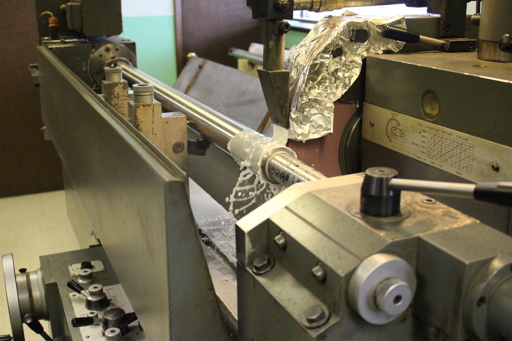 Grinding machine in operation